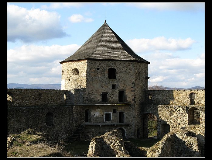 ...hrad Bzovík II...