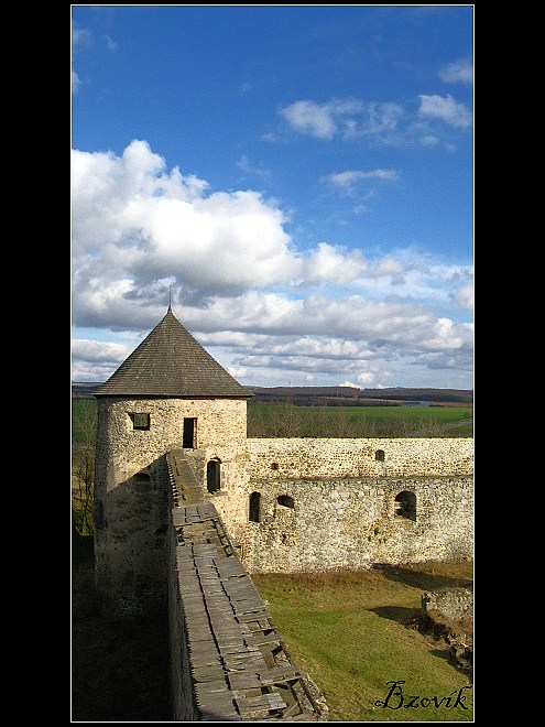 ... Bzovík III...