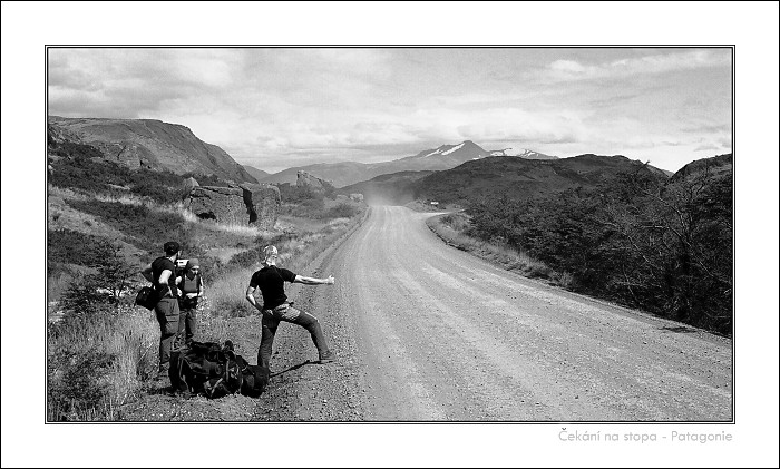 Čekání na stopa - Patagonie