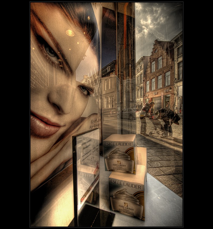 Obryně, kterou zajímá fotograf a ne kočárek