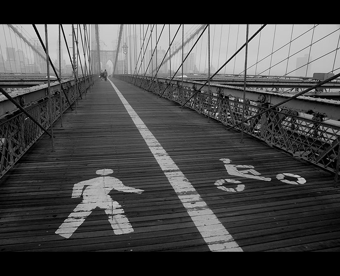 Pěší vlevo, cyklista vpravo