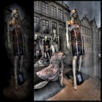 Štíhlá surrealistická mimozemšťanka s přilbou z oblohy