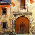 nic nie je ciernobiele