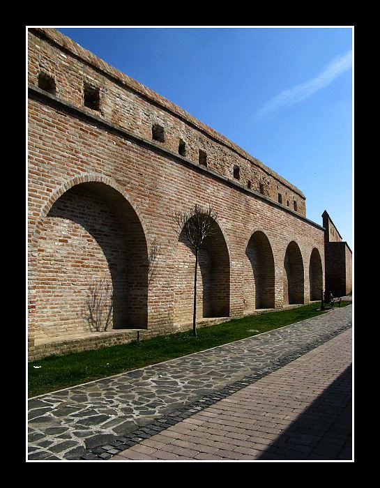 ... hradby ...