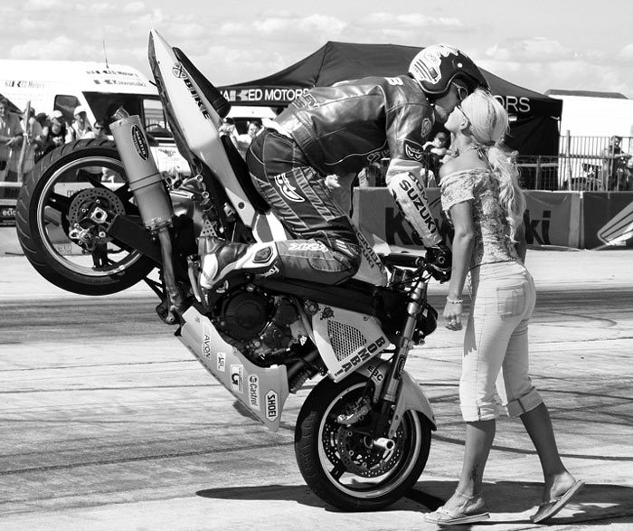 Kiss...