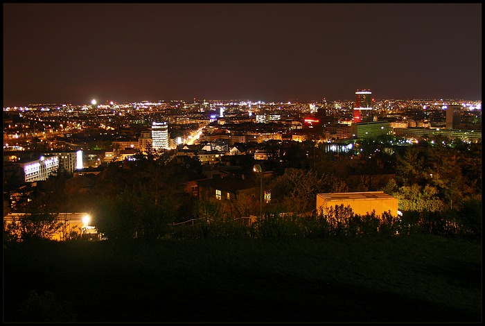 Nočná Bratislava.