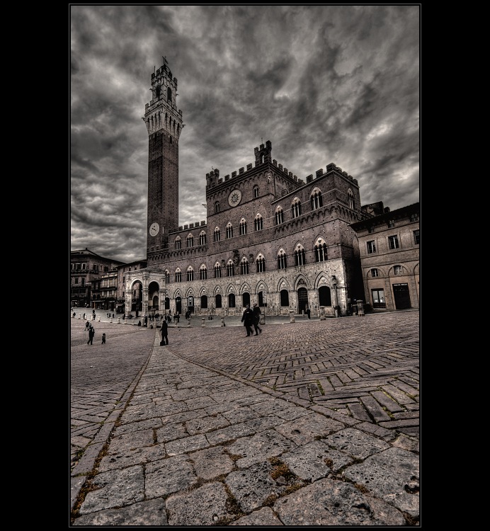 Náměstí, kde závodí koně