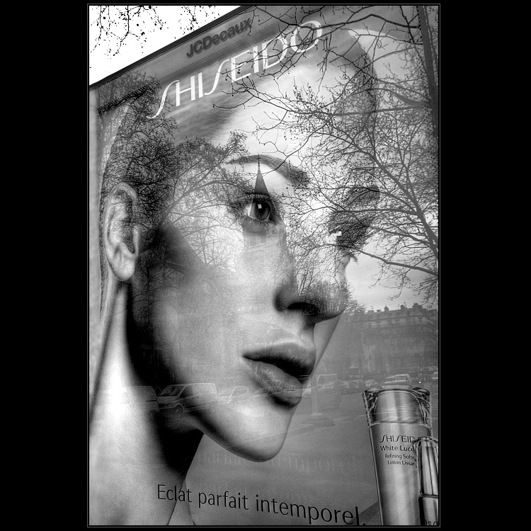 Jemné rty a nabodnuté oko z Paříže