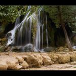 stromek pod vodopádem