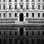 .. ohromná a monstrózní..