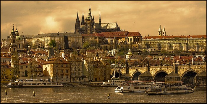Praha je zlatá loď