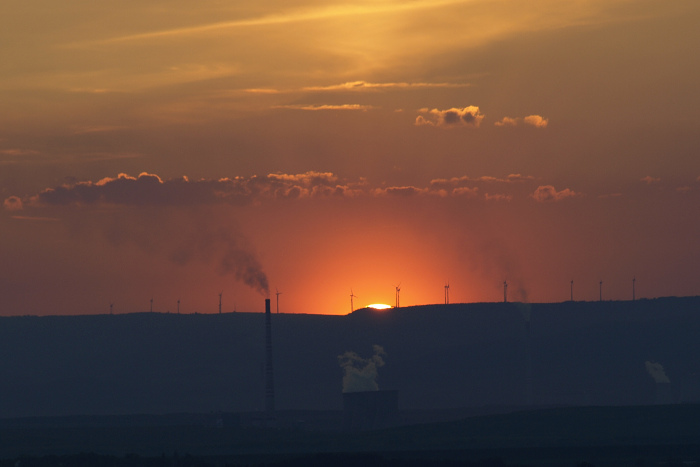 Odtud se proud rozlévá, do kuchyně do chléva. :-)