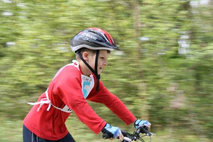 Hups, asi treba pribrzdiť