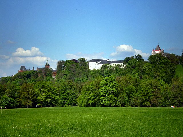V podzámčí.