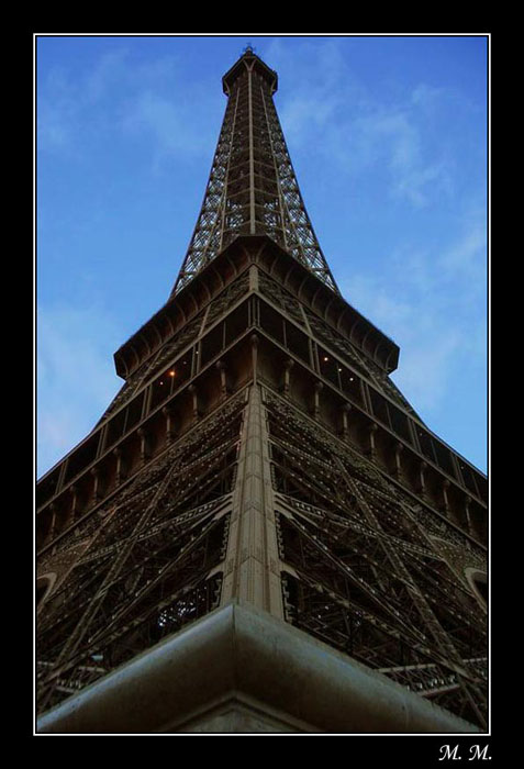 Eiffel tower z rohu