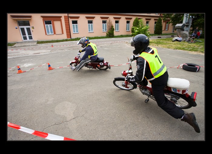 když to tolik nejede, pomůže nohou :-))