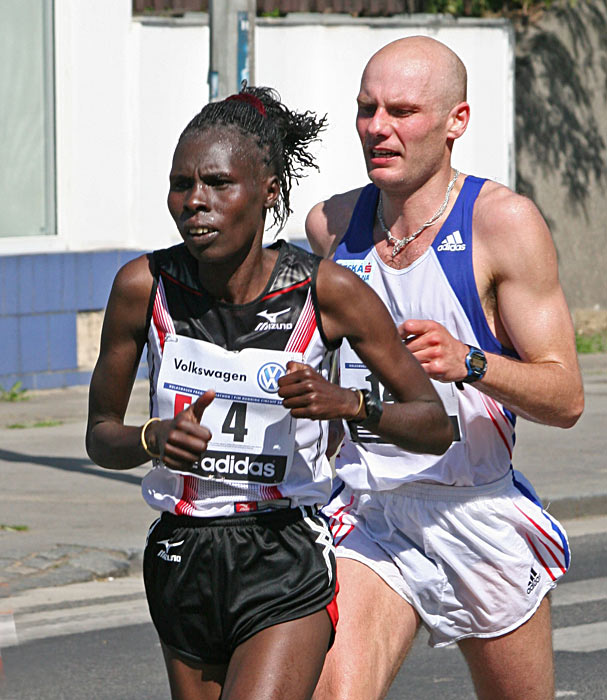 Pražský maraton - 3 ... ještě krok a je moje..