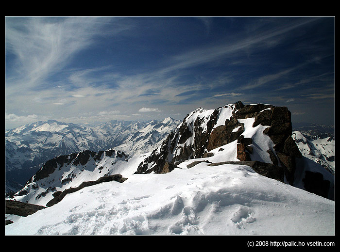 Květnový pyrenejský sníh