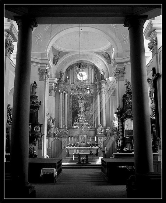 svit kostelního chladného jitra