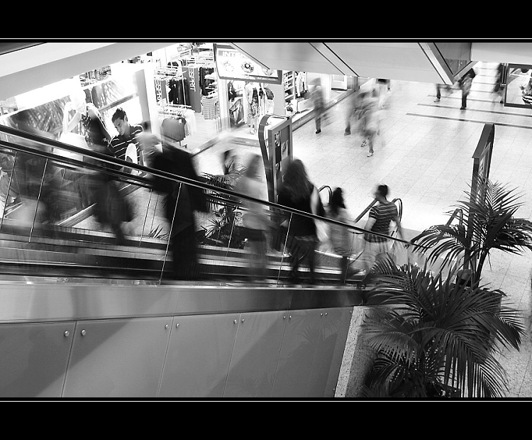 Jen stíny, dávno už né lidé