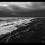 Vlna za vlnou sa pení (ČB)