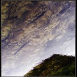 ...plující temnou oblohou...