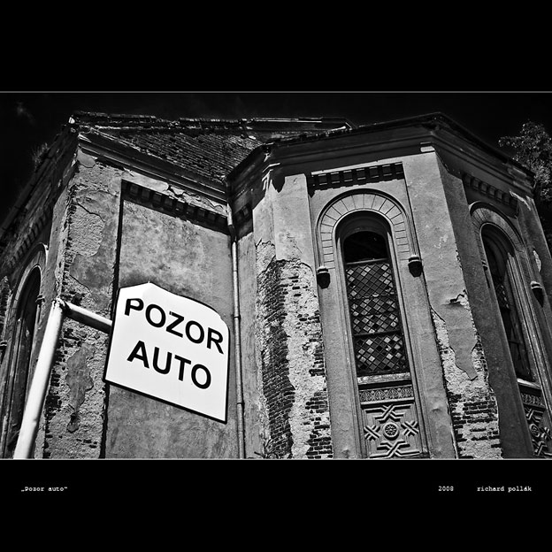 Pozor auto.