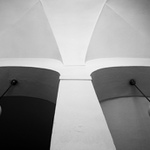 šedá a šedivější