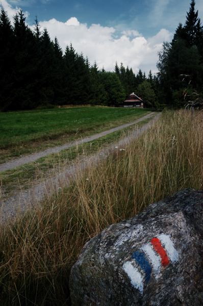 \ modrá \ červená \