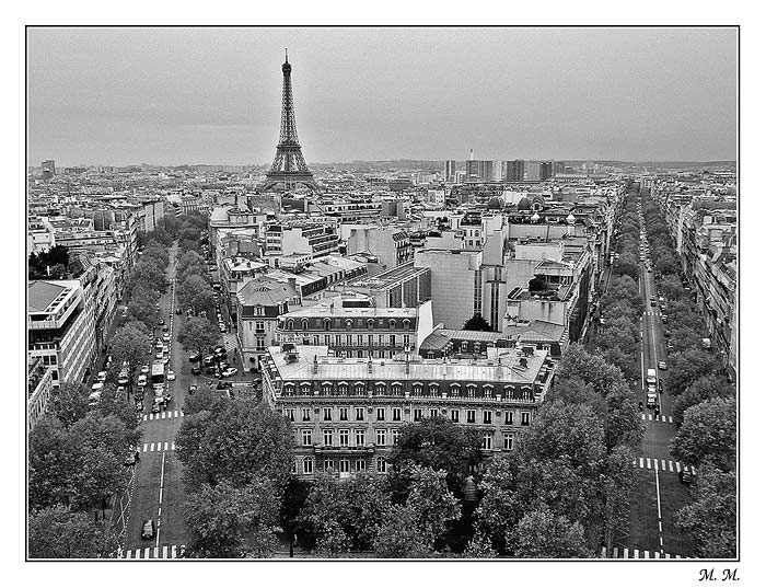 z Arc de Triomphe