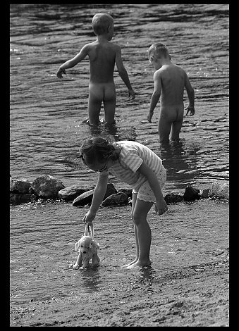 "všichni se musí koupat, pejsku"