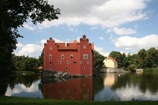 Zámek Červená lhota