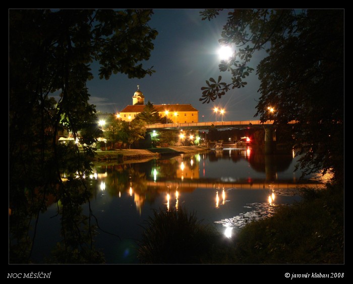 Noc měsíční