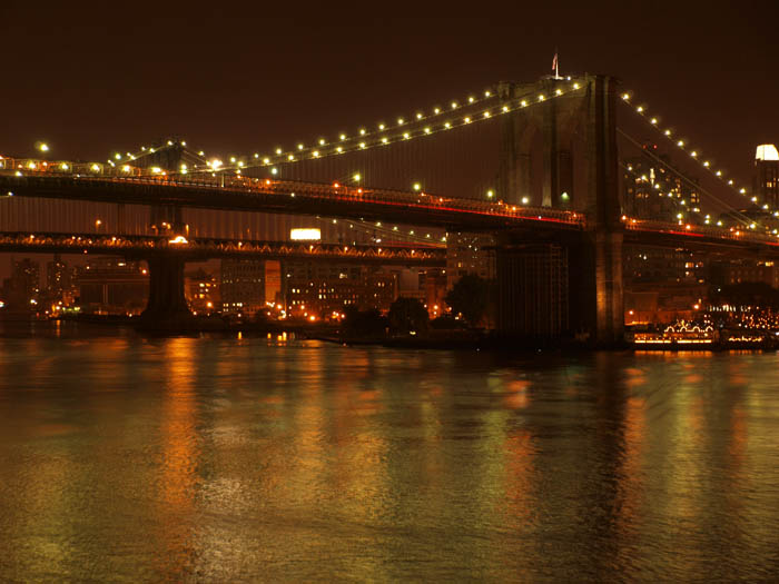 NOČNÍ BROOKLYN BRIDGE