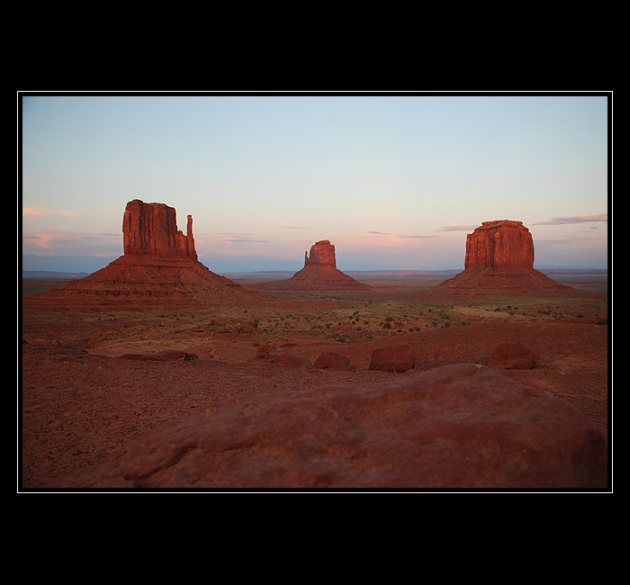 Tri strazci, Monument Valley, Utah