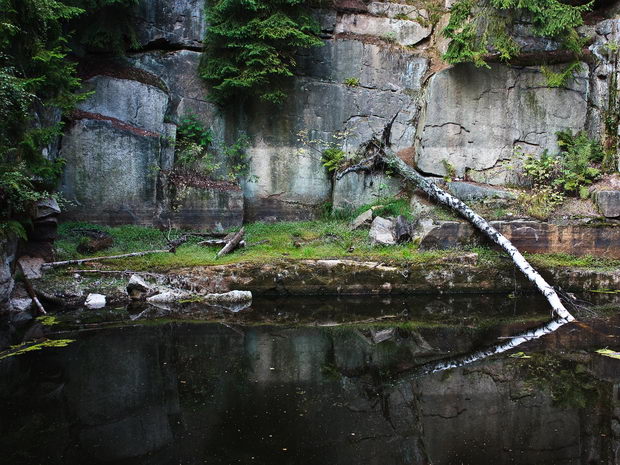 Zatopený lom