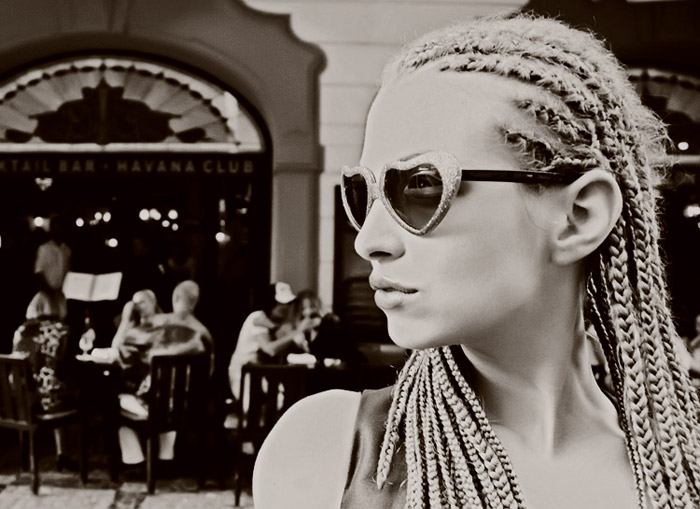 Manekýna na ulici pre Havana Clubom asi