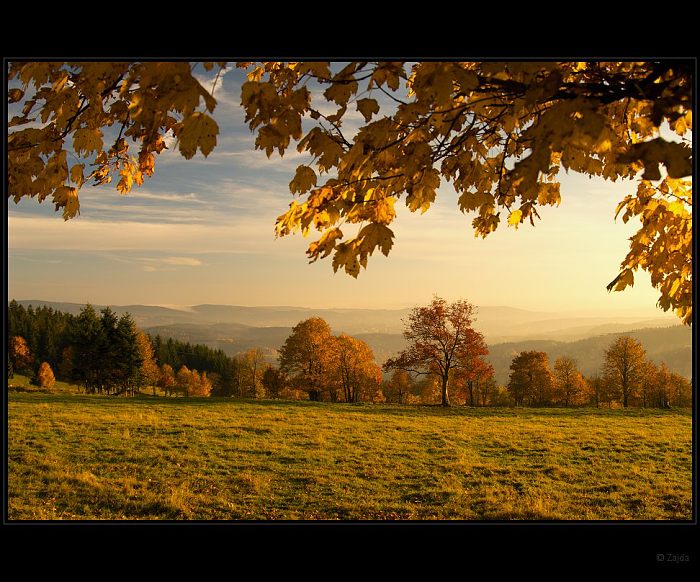 Jablonec za podzimní oponou