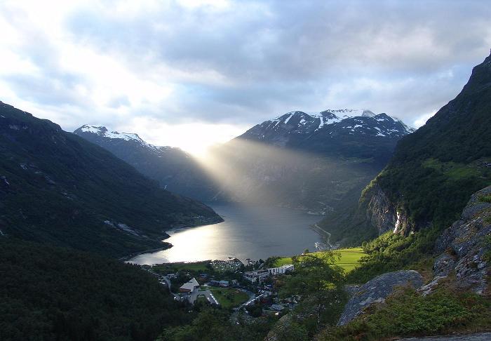 Západ nad fjordem (alias Boží oko zří)