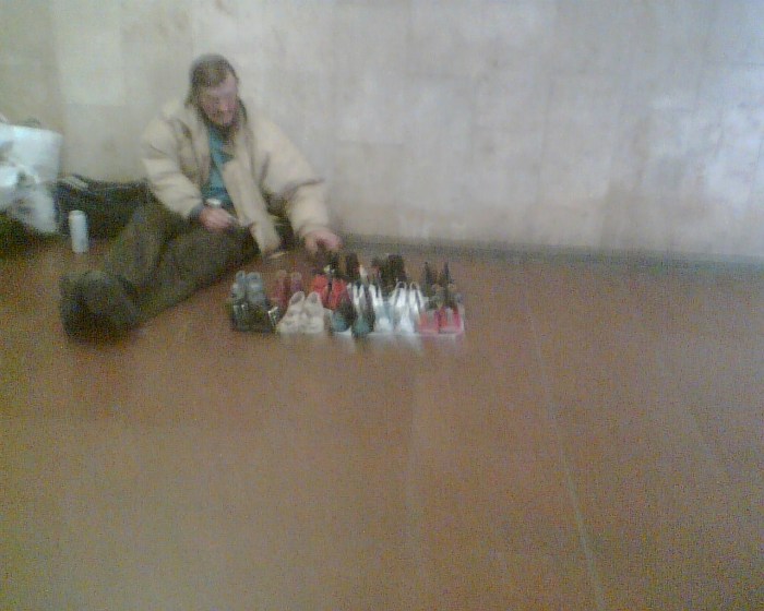 Prodavac detskych botek.