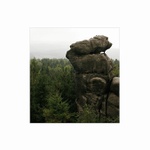 až na vrcholky hor, v tomto případě spíše skal :)