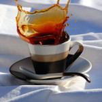 kááávu si osladím...