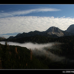 Mlha stoupá do Mrazišč na Komni