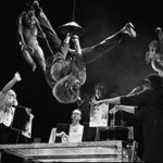 MY, hrdinové..Na zábradlí