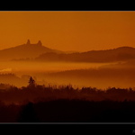 Trosky v ranním oparu