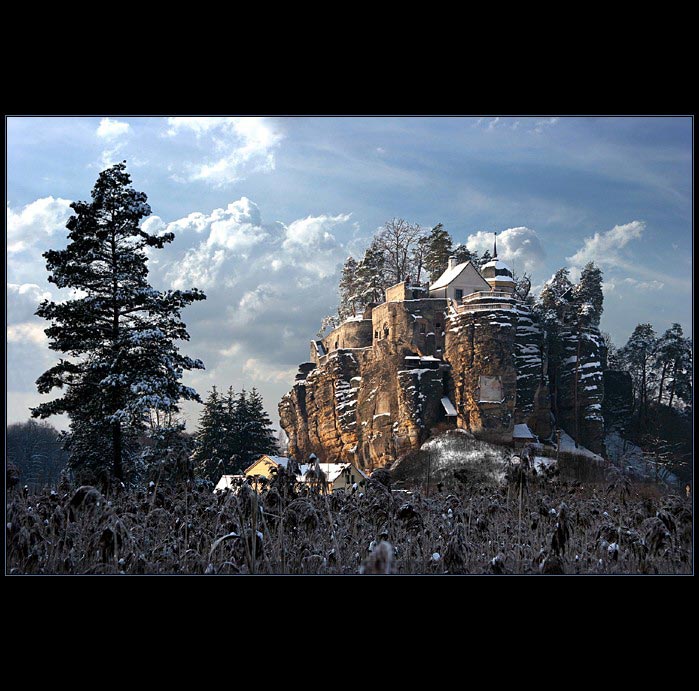 Hrad Sloup v zimním hávu