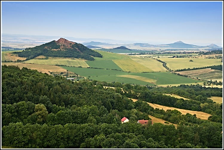 Pohled z Holého vrchu u Sutomi na Vršetín a okolí