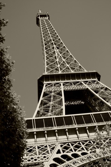 Under Eiffel