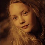 v reflektoru pouličního zasnění...