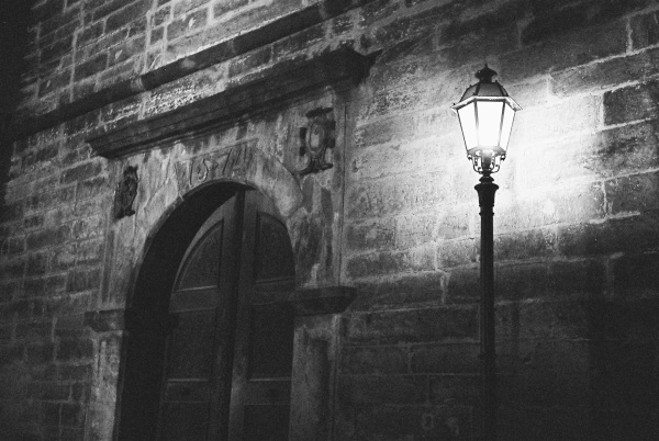 Lampa pod věží